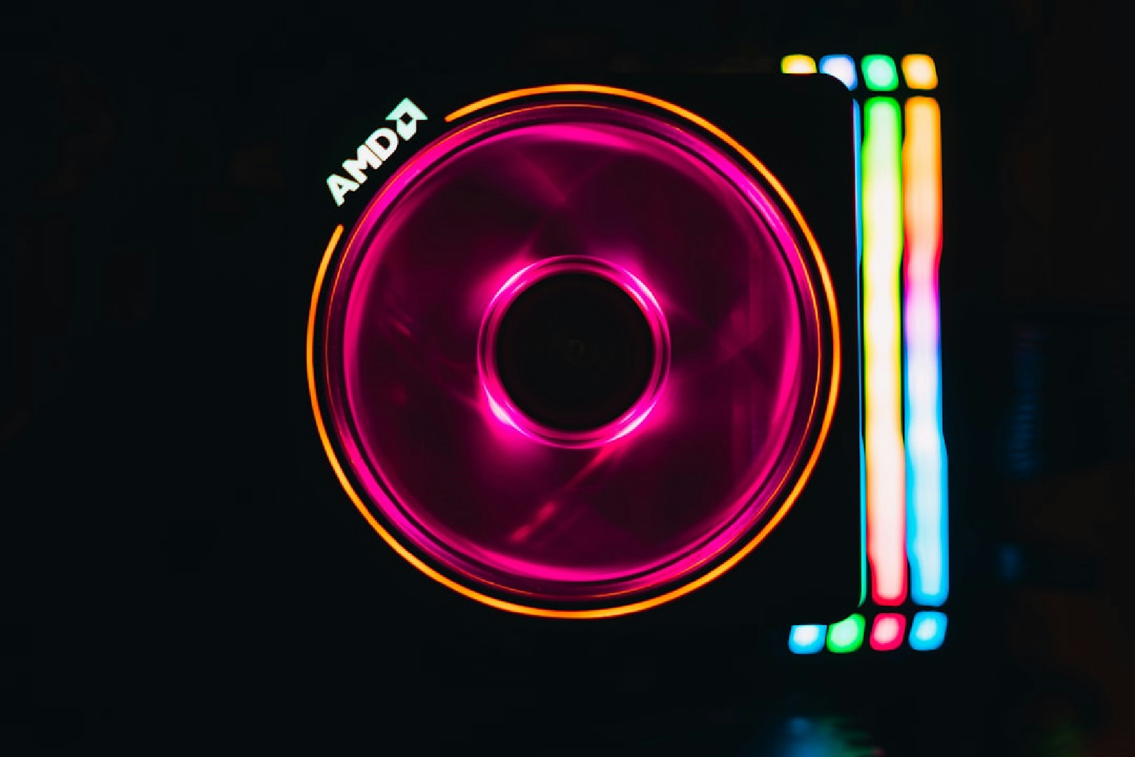 Luzes RGB neon em tons de roxo e rosa