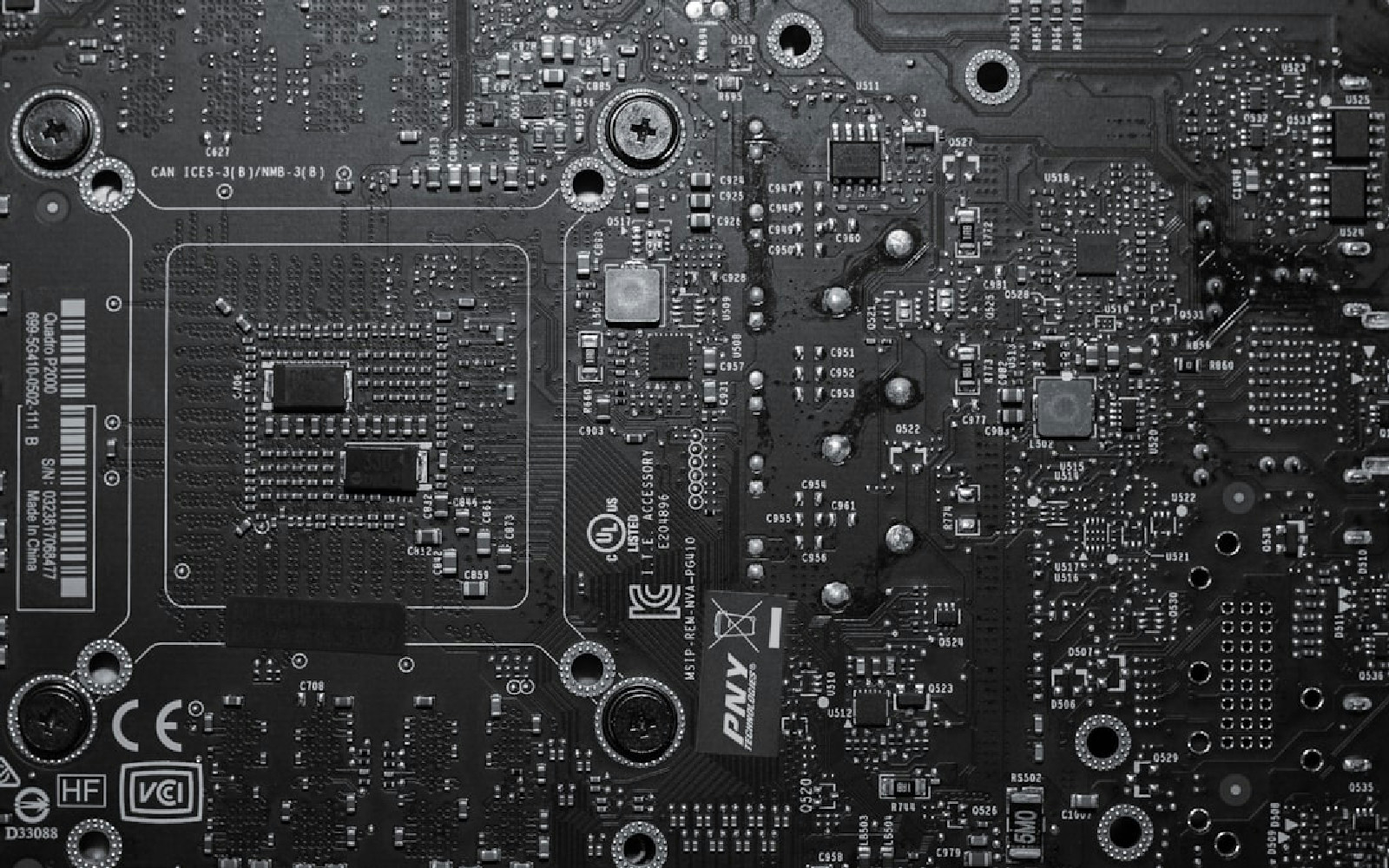 Visão detalhada em preto e branco de uma placa-mãe de computador