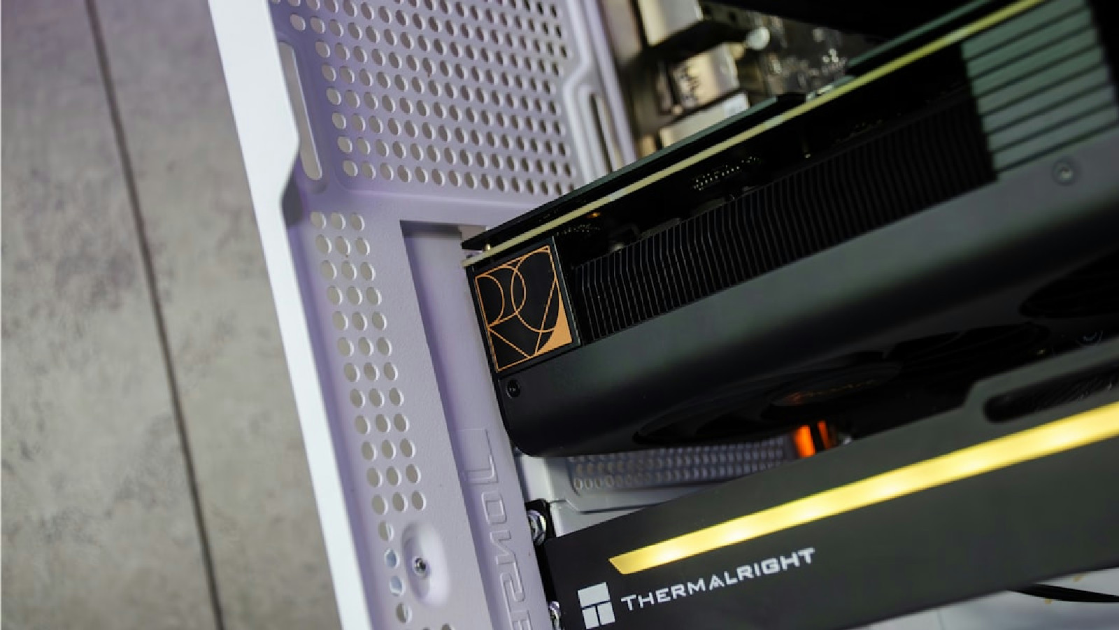 Visão aproximada dos componentes internos de um computador de alta performance